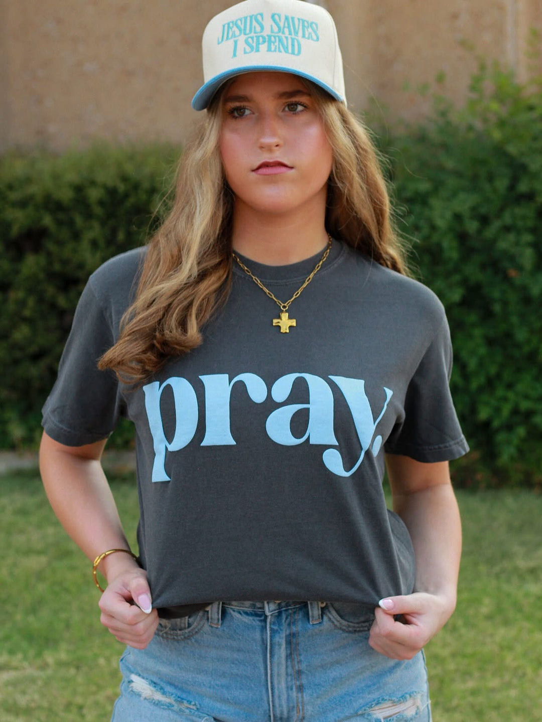 puff pray tee